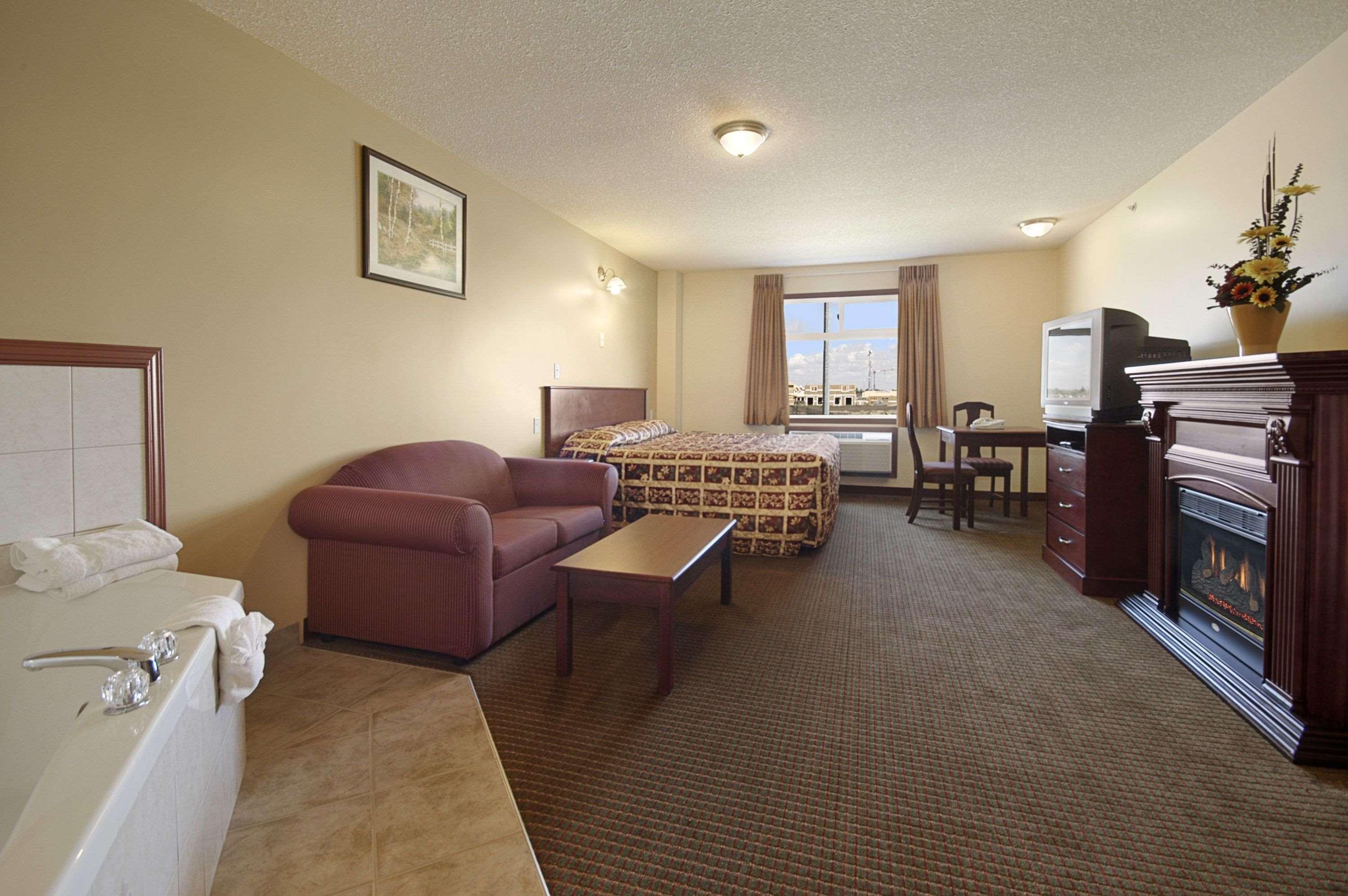 Super 8 By Wyndham Fort Saskatchewan Экстерьер фото